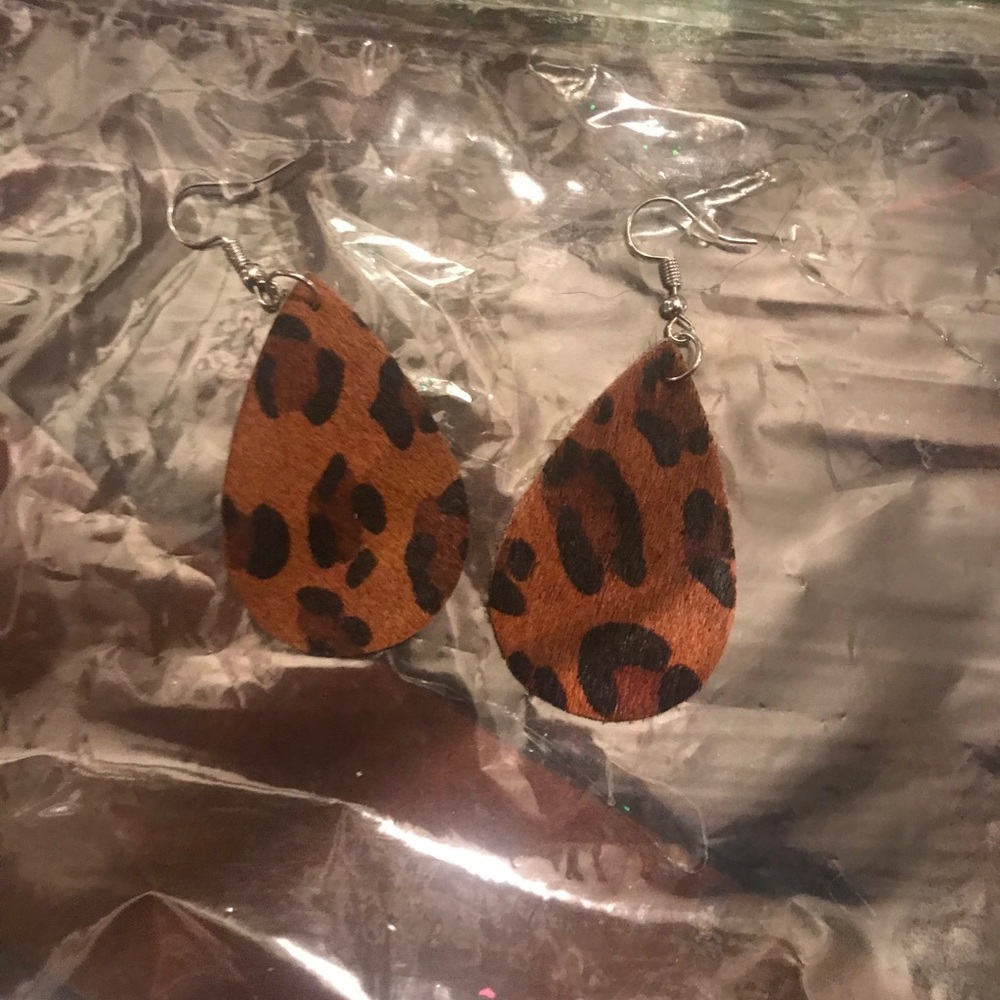 Teardrop Leopard/Jag print earrings